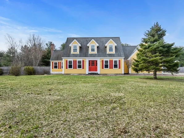 186 Crosswinds Dr, Groton, MA 01450