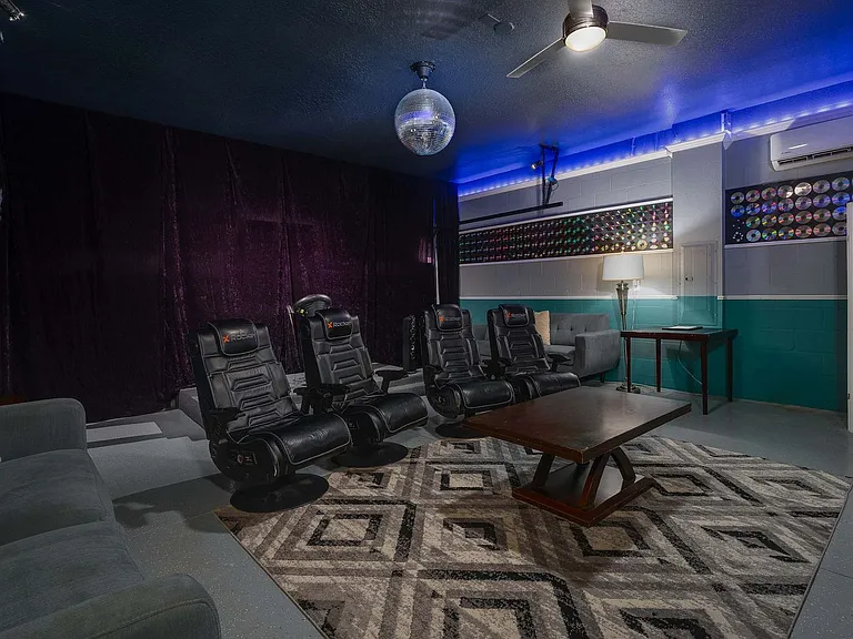 Building's Lounge