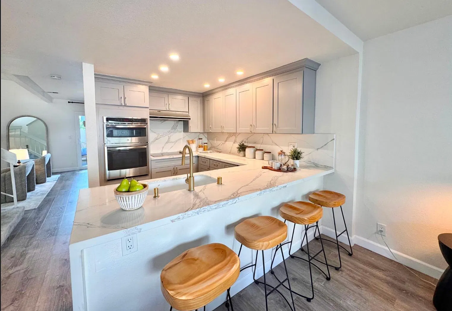 3 bed, 2.5 bath, 1953 sqft, $5,100 — Photo 2
