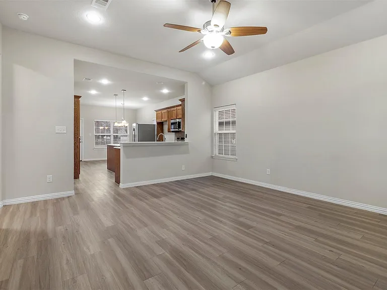 731 W Morton St — Photo 3