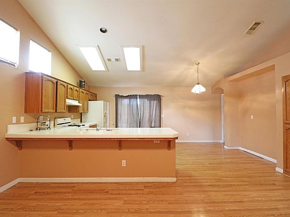 5th image of 2095 N Virginia Ct