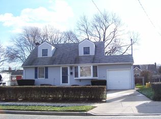 206 N Pine St, North Massapequa, NY 11758
