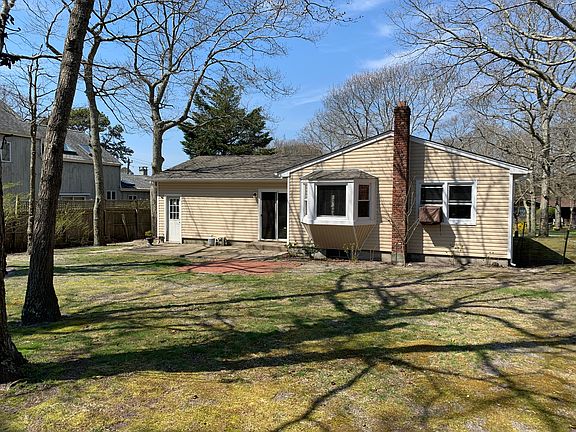 2nd image of 4 Pinewood Ln