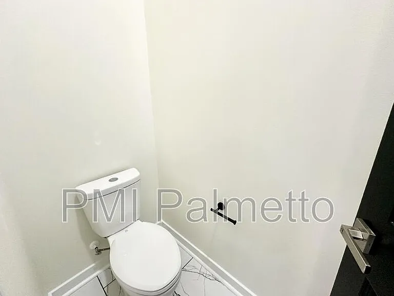 1121 Zeigler St #B — Photo 20