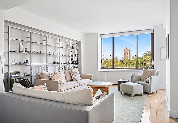 3rd image of 101 W 79th St #7FGH
