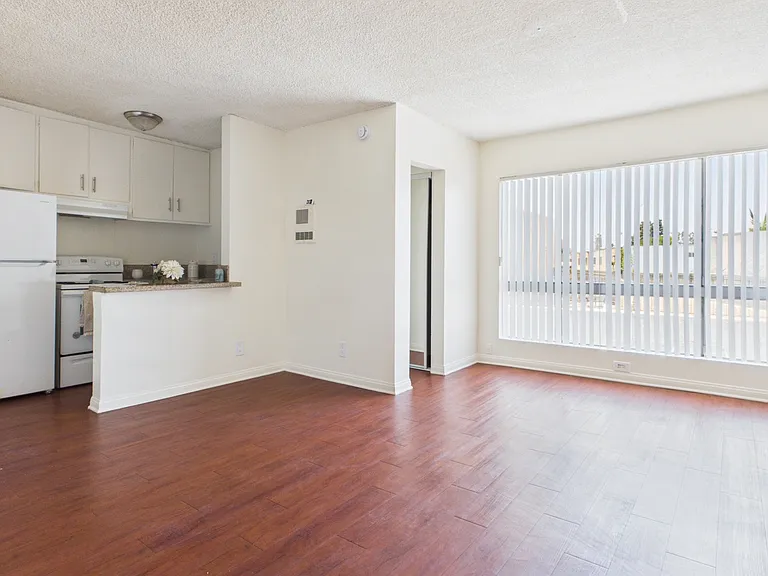 Sepulveda Manhattan Apartments — Photo 17