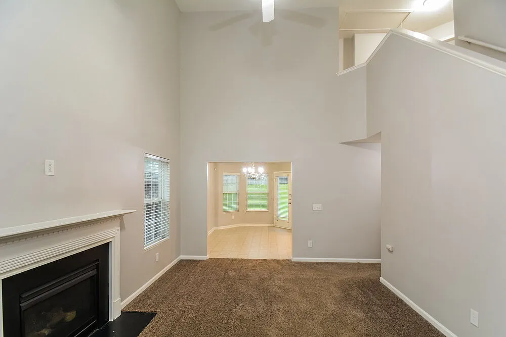 4 bed, 2.5 bath, 2142 sqft, $2,110 — Photo 4