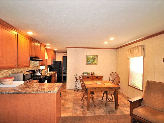 4th image of 46 Gaslight Dr