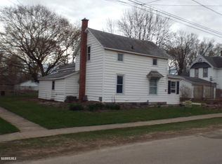 406 S Water St, Warren, IL 61087