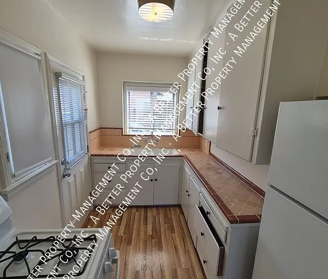 28 W 53rd St — Photo 1