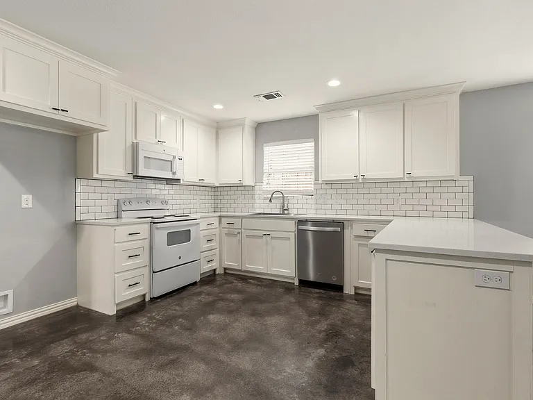 933 Rice St — Photo 10
