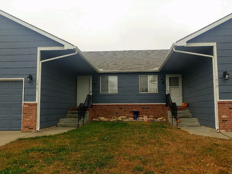 1017 Cedar Point Cir — Photo 1