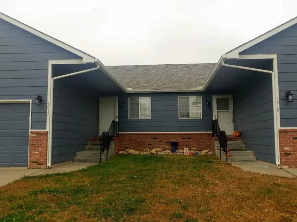 1017 Cedar Point Cir, Rose Hill, KS 67133