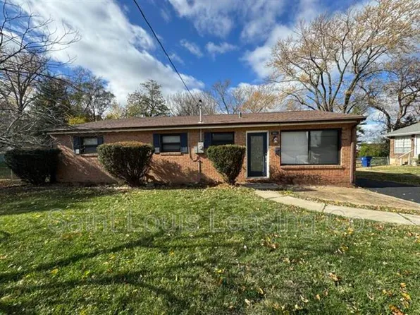 3551 High Dr, Saint Ann, MO 63074