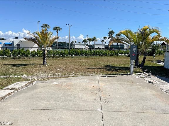 3rd image of 19681 Summerlin Rd #495