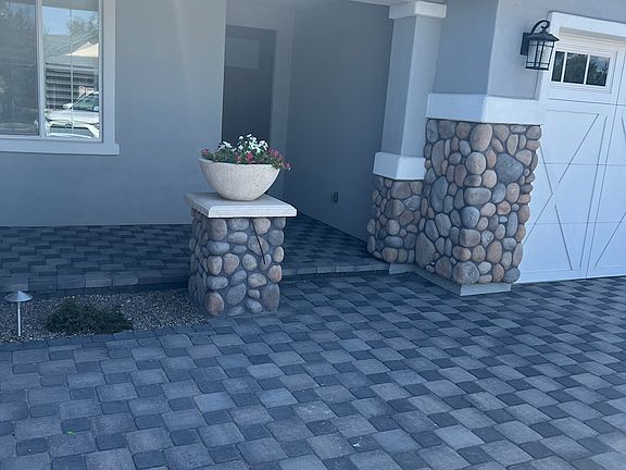 2nd image of 562 S Bermuda Cir