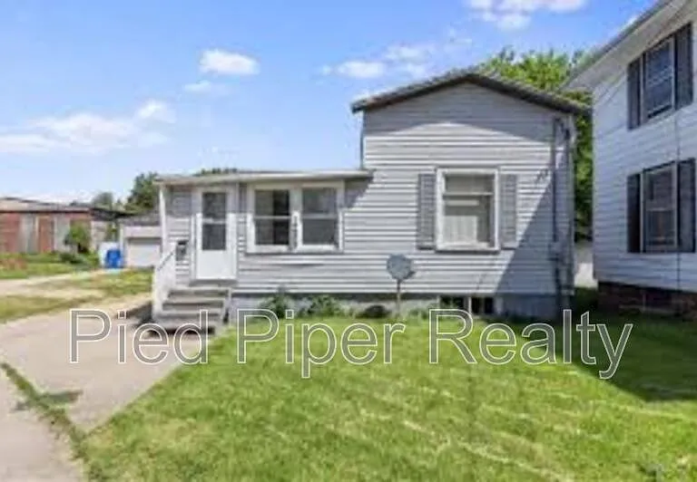 1265 S Galena Ave — Photo 1