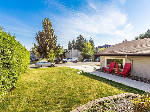 3rd image of 17081 60a Ave