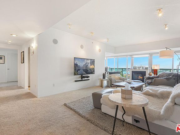 3rd image of 13600 Marina Pointe Dr Unit 901