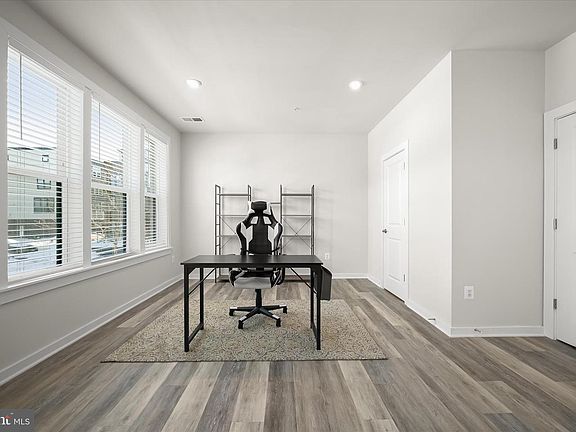 4th image of 16216 Bushwick Pl