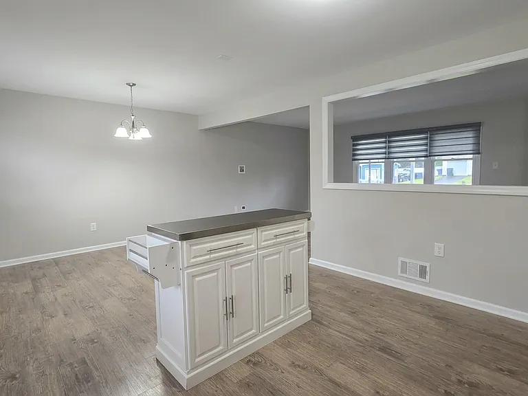 1032 Valley Stream Rd — Photo 8