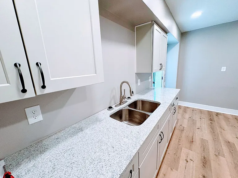 1423 Weyler Ave — Photo 6