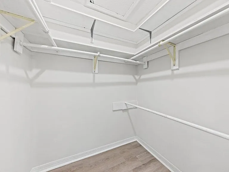 723 Prestwick Dr — Photo 19