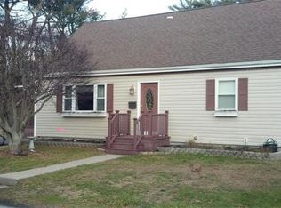 8 Parkside Ave, Acushnet, MA 02743
