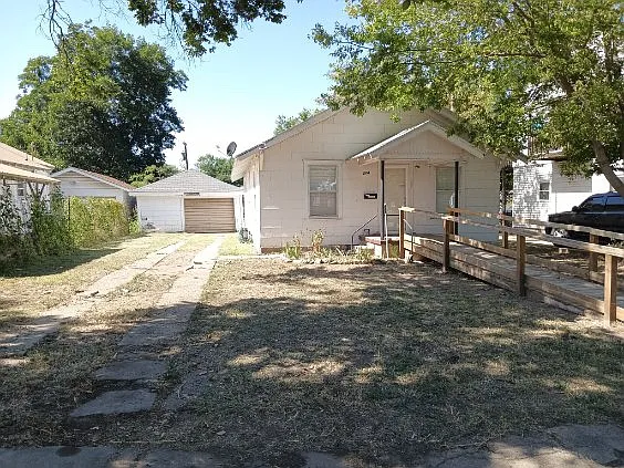214 S Lake St — Photo 1