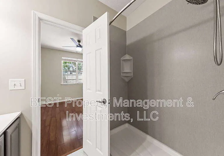 8130 Kings Creek Dr — Photo 22