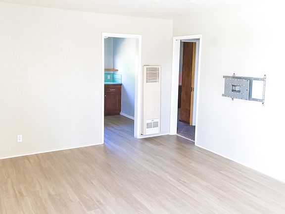3rd image of 614 Leonard Ave