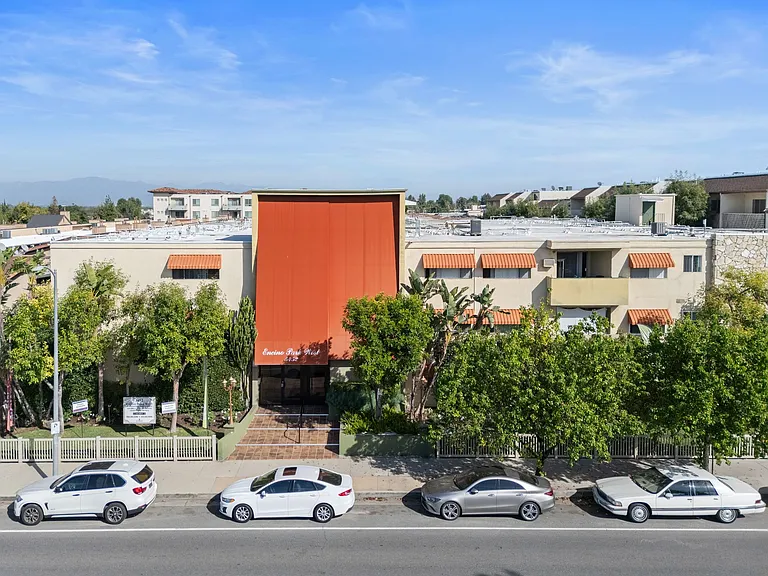 Encino Park West Apartments — Photo 11