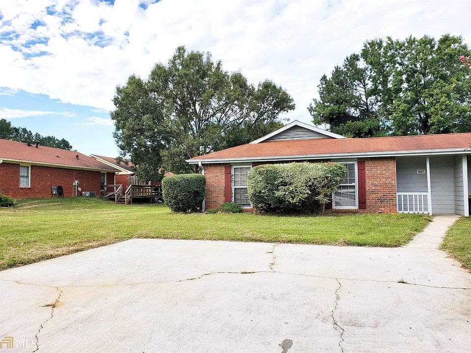 2nd image of 1607 Riverside Trl NE