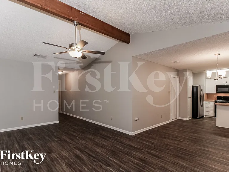 202 Carolyn Dr — Photo 6