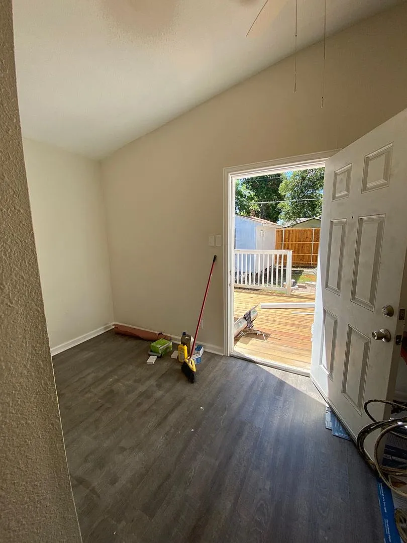 615 Parkview Ave — Photo 3