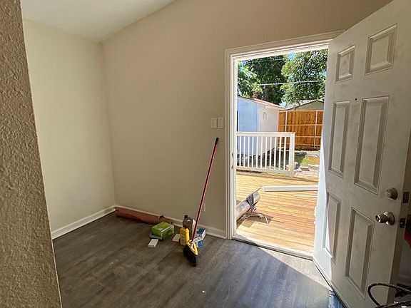 3rd image of 615 Parkview Ave #2