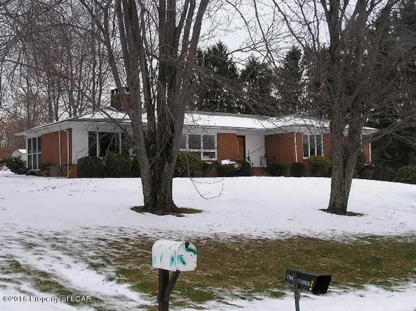 429 Mountain View Dr, Dallas, PA 18612
