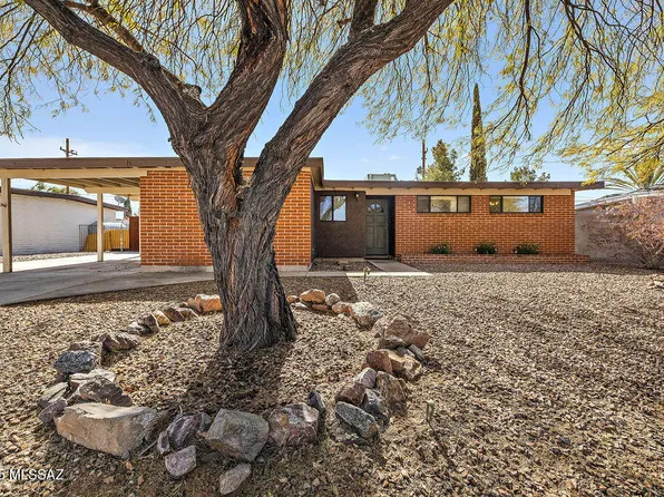 7916 E Winnepeg Dr, Tucson, AZ 85730