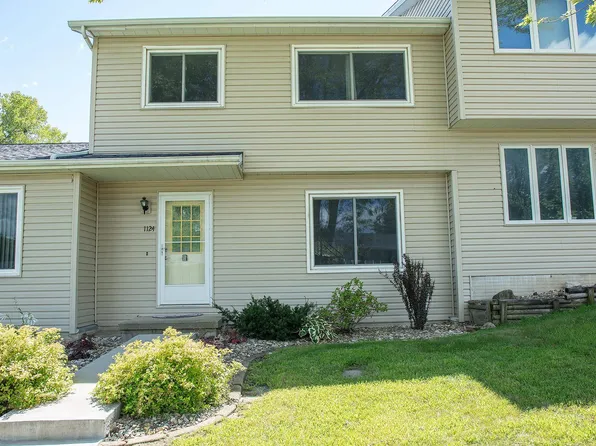 1124 Oleson Rd, Waterloo, IA 50702