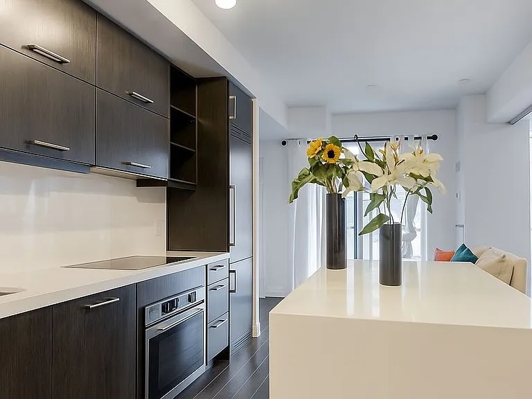 65 Mary St #1011 — Photo 1