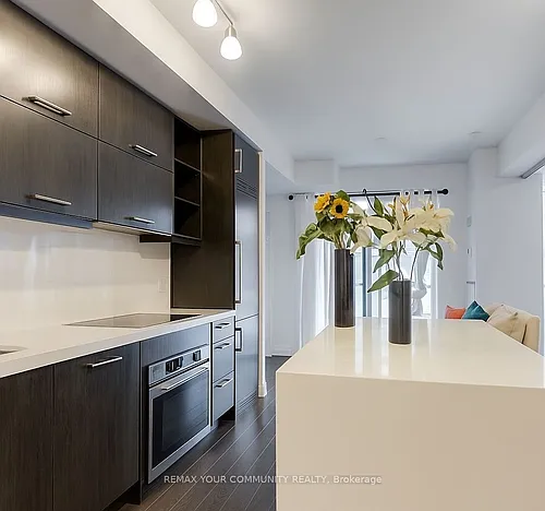 65 Mary St #1011 Photo 1