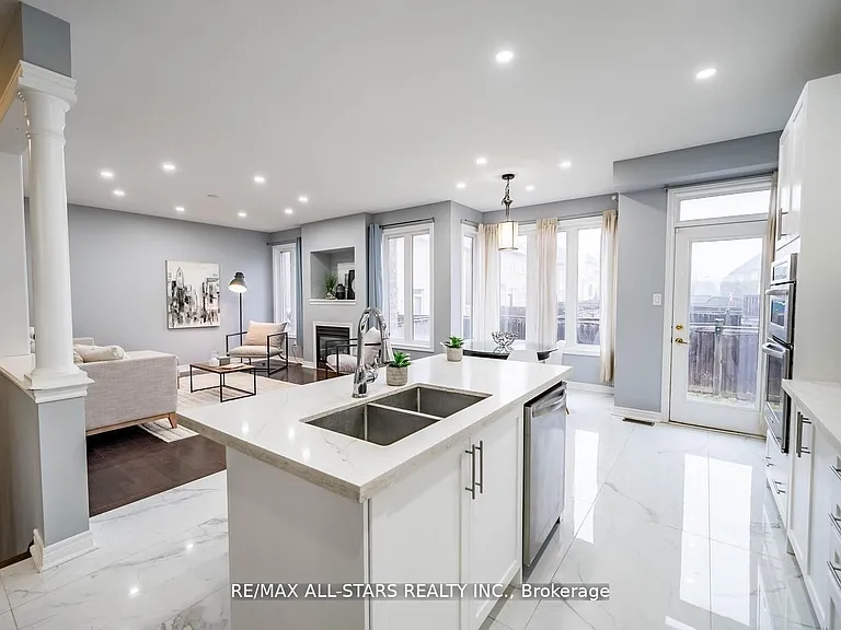 138 Yakefarm Blvd — Photo 8