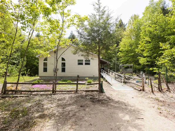 11 Henry Drive, Effingham, NH 03882-4406