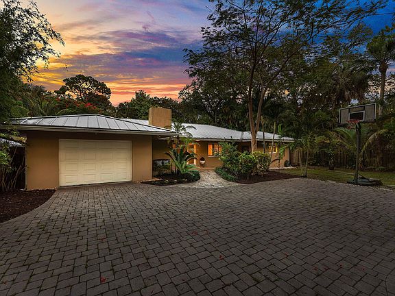 2nd image of 2130 SW 27TH Terrace