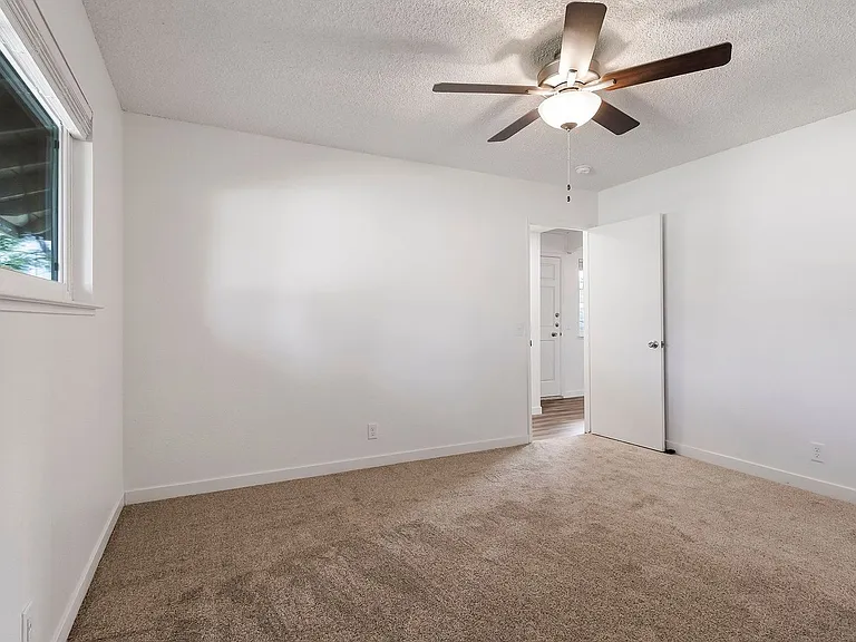 Sheridan Square Apartments — Photo 18