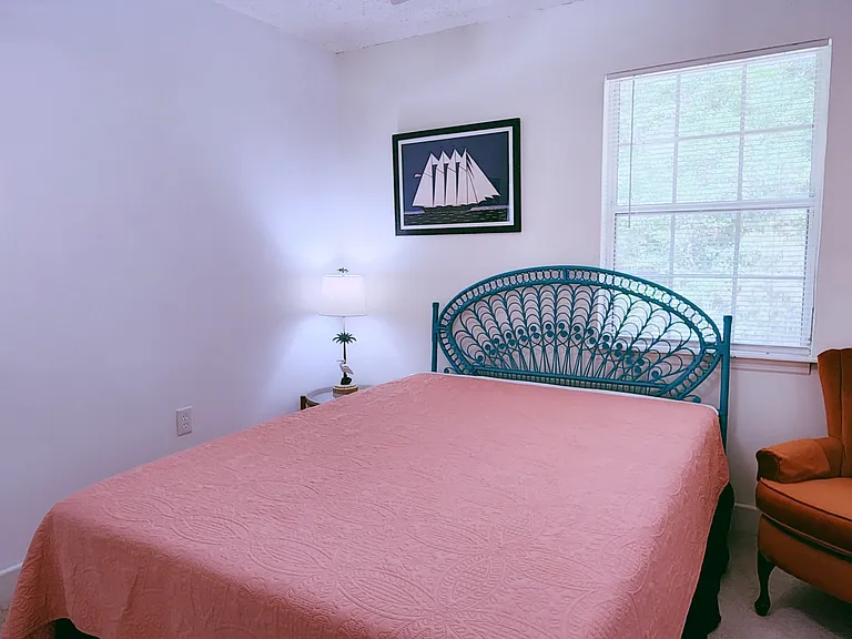 866 Crawford Dr — Photo 2