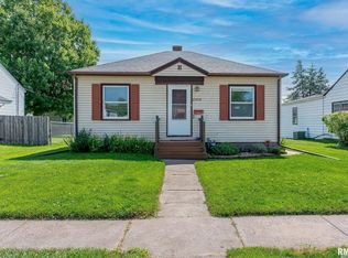 2415 Pacific St, Davenport, IA 52804