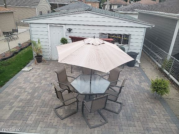 3rd image of 5253 N Melvina Ave