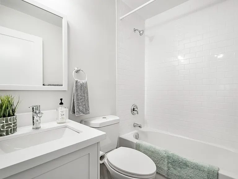 123 Charlton Ave E — Photo 19