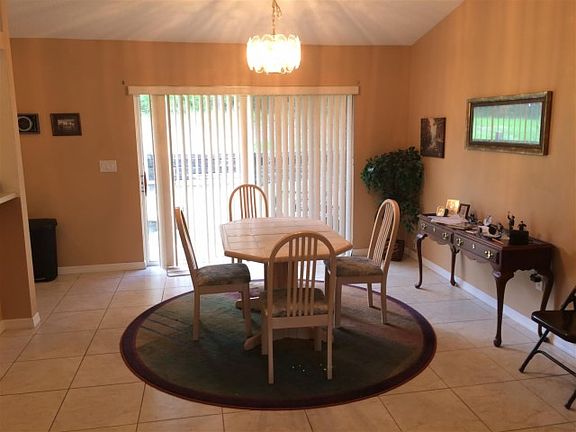 5th image of 5724 N Claremont Dr